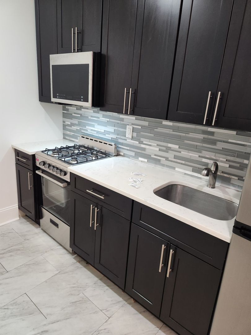 Jersey City Apartment: 106 Glenwood Avenue