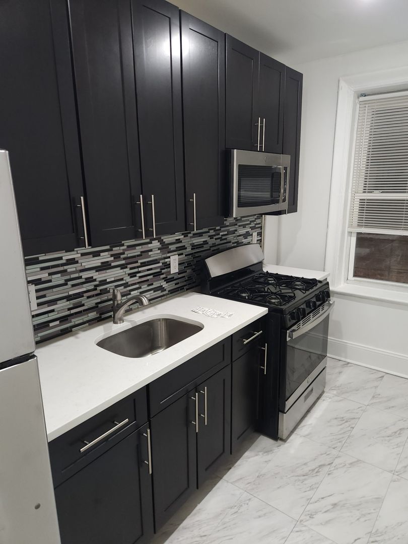 Jersey City Apartment: 106 Glenwood Avenue