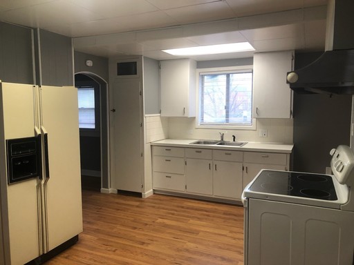One Bedroom One Bath Duplex , Tenant only pays Electric! *Price Reduced*