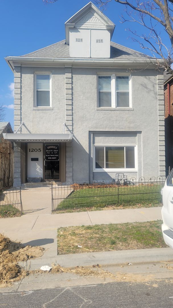 Saint Joseph House: 1205 Jules