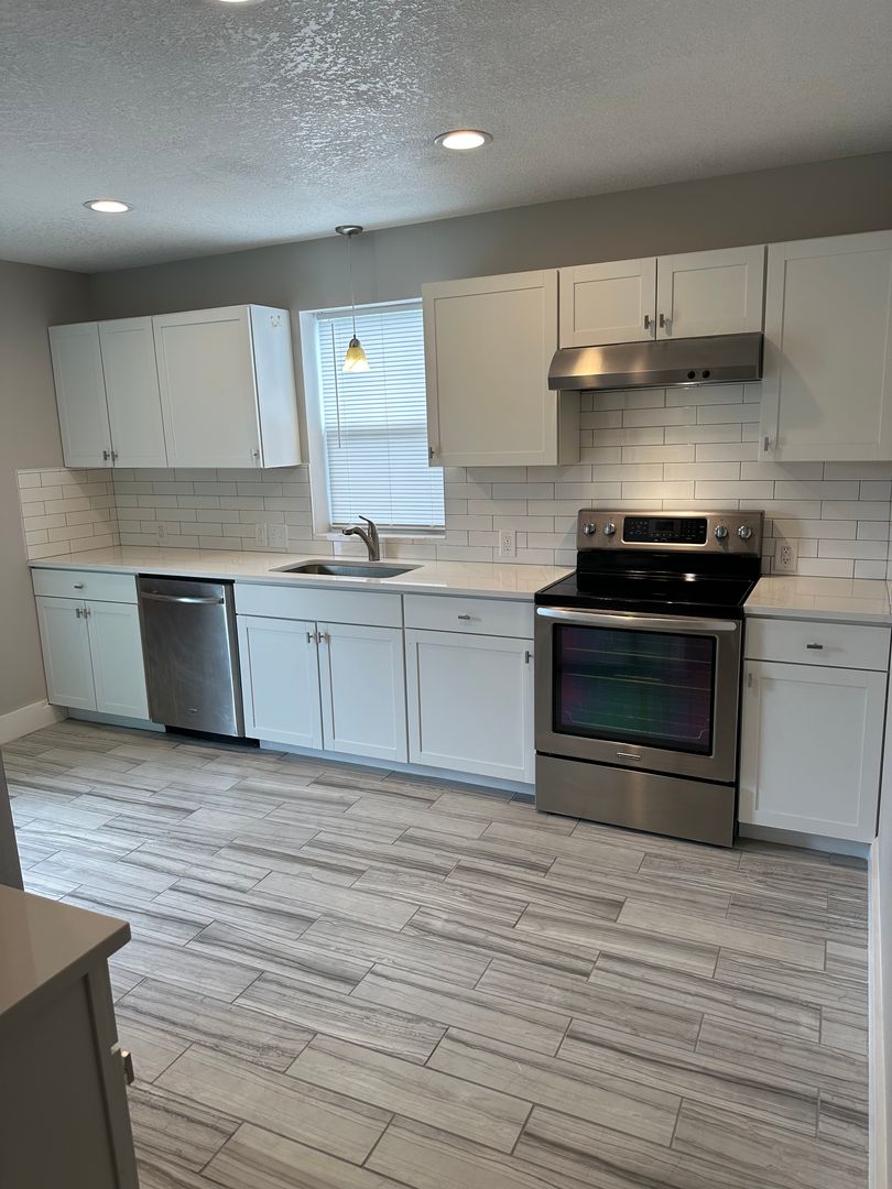 Saint Joseph Apartment: 821 -823 Hickory