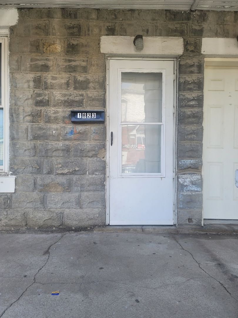 Saint Joseph Apartment: 1823 S 11th Street