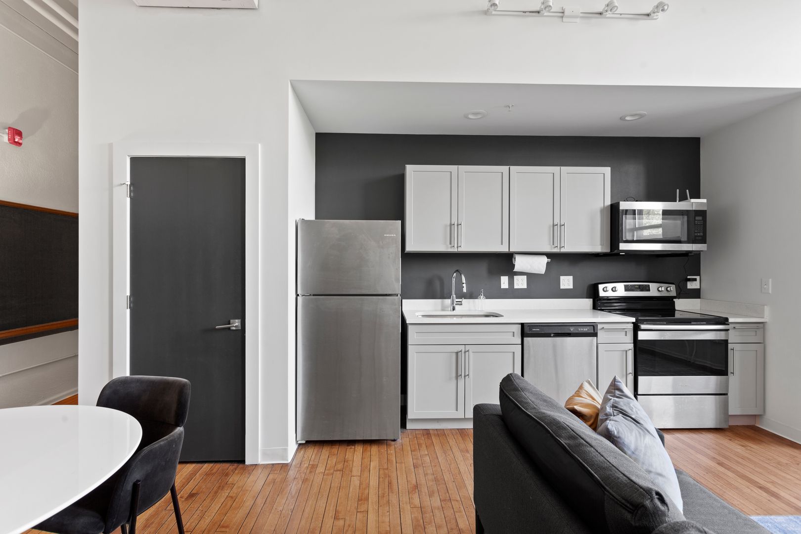 St Joseph Apartment: 2509 Duncan Street