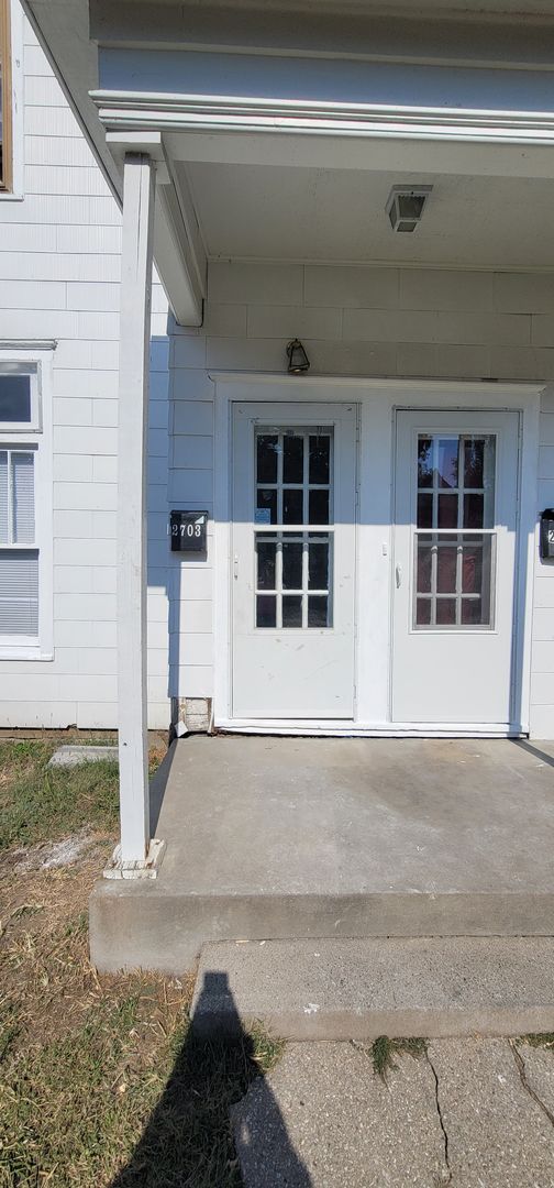 Saint Joseph Apartment: 2703 Olive St.
