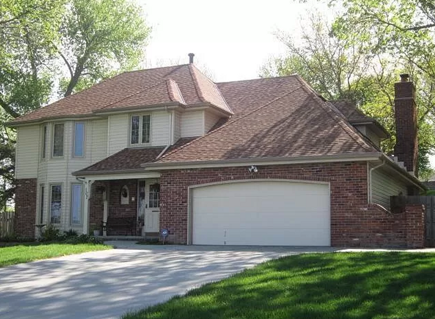 Omaha House: 107 S 132nd St