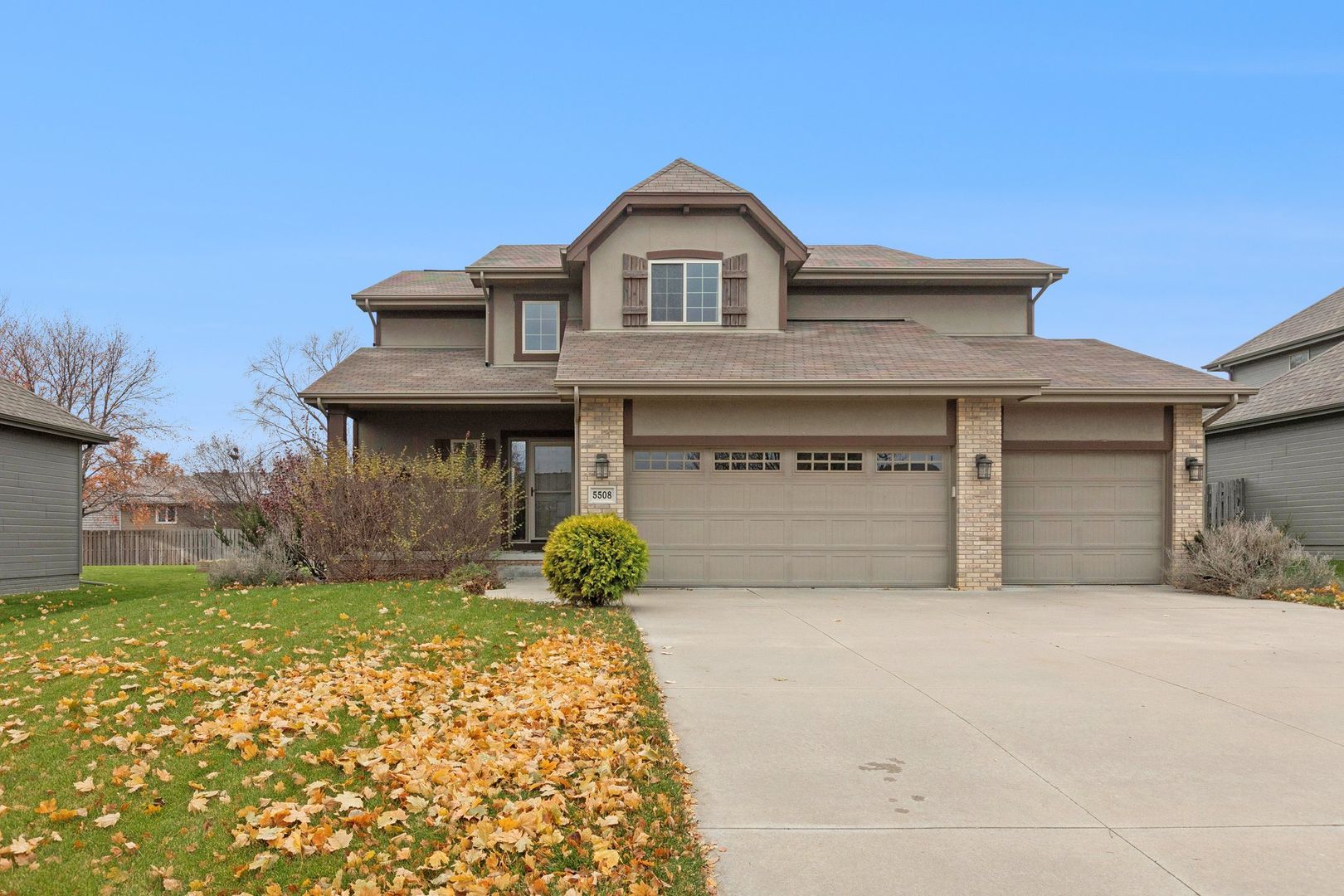 Omaha House: 5508 S 165th St