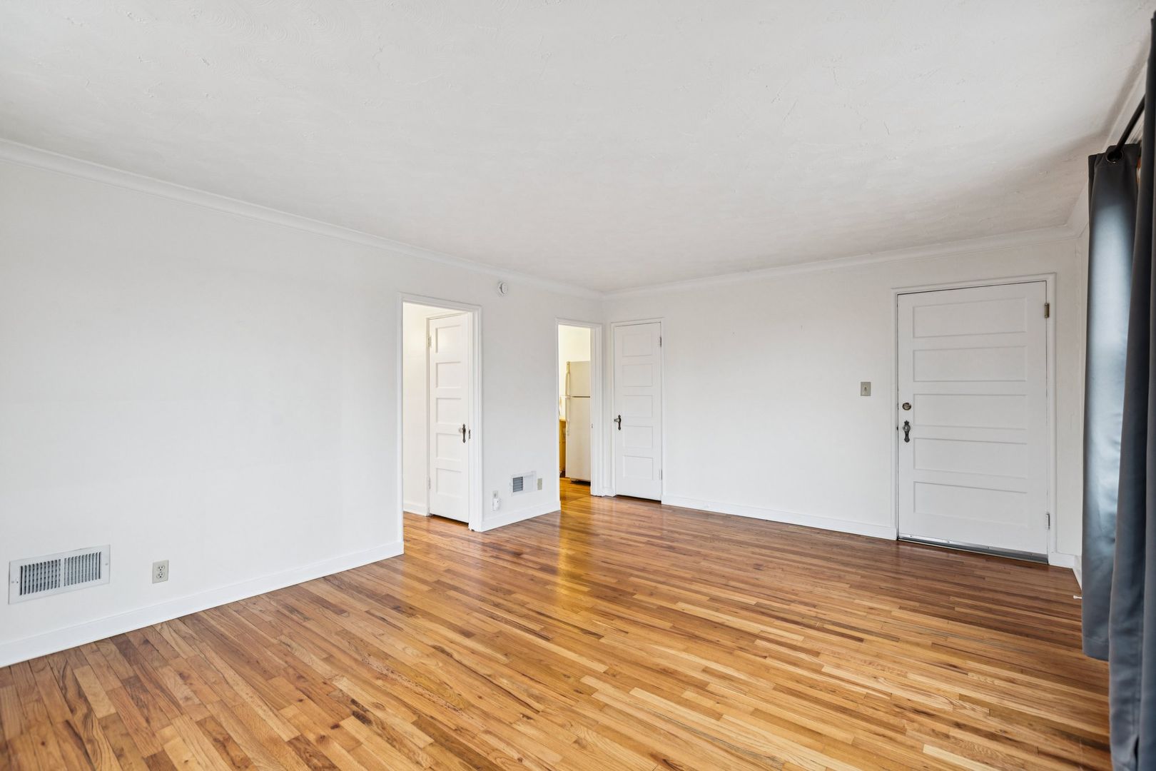 Omaha Apartment: 817 N 48th St