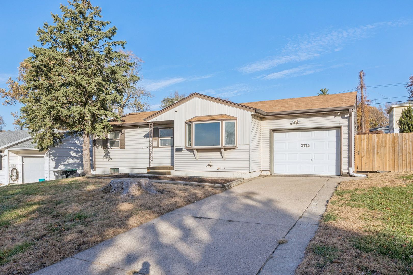 Omaha House: 7714 Charles St