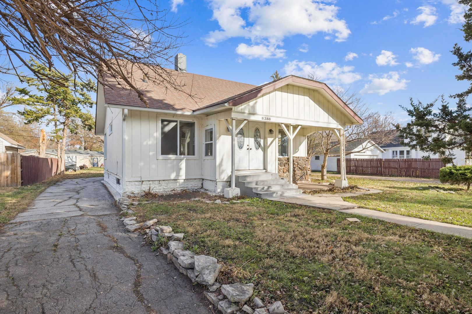 Omaha Apartment: 8388 Webster St