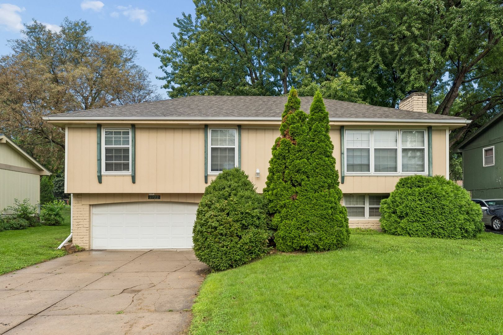 Omaha House: 2722 N 120 Ave