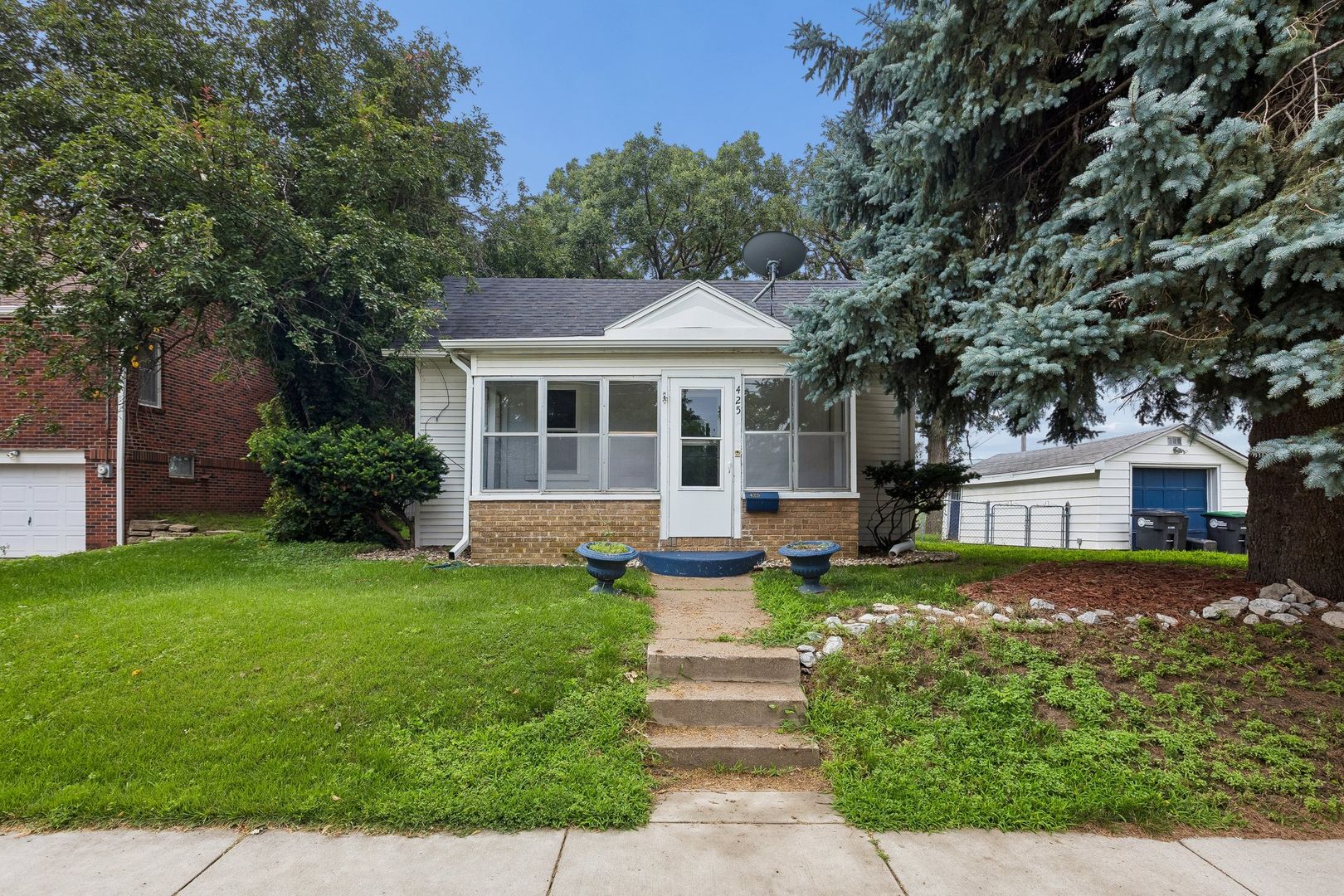 Omaha House: 425 Bancroft St
