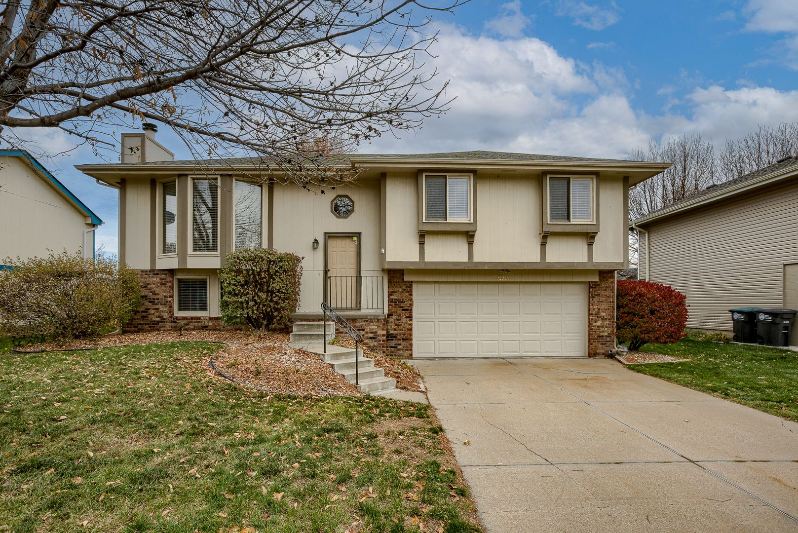 Omaha House: 15230 Ontario St