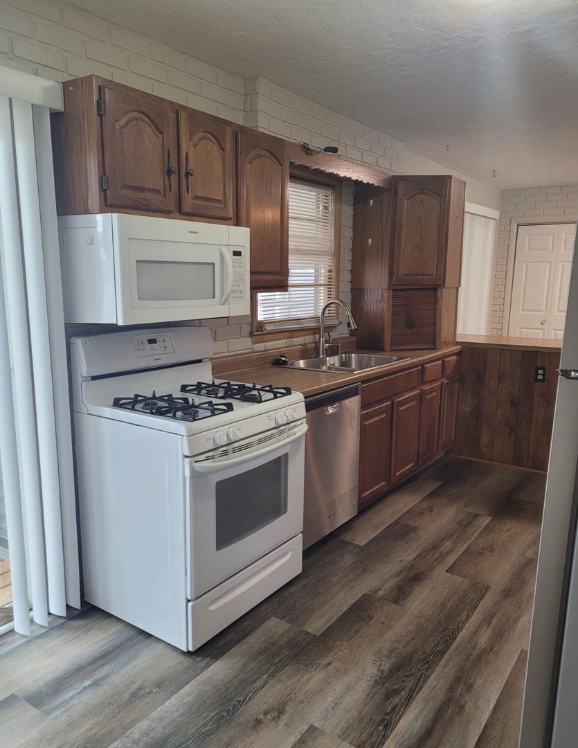 Bellevue Apartment: 210 East 23rd Ave