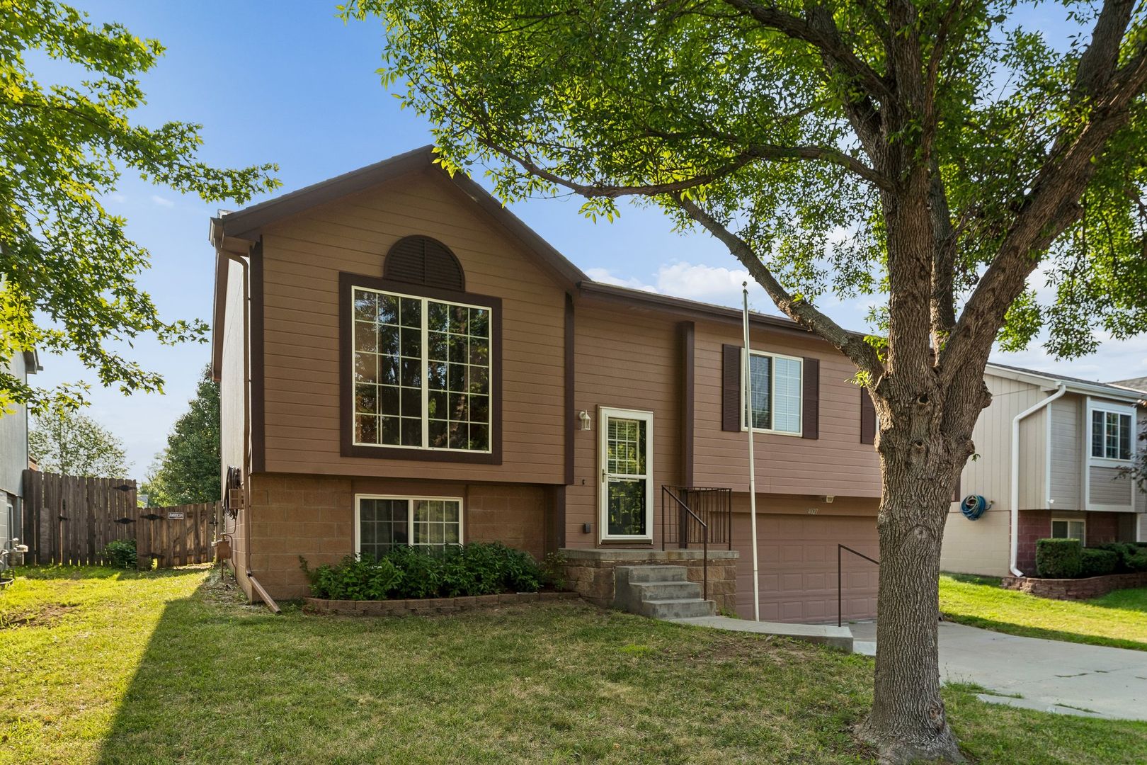 Omaha House: 4027 N 172nd Ave