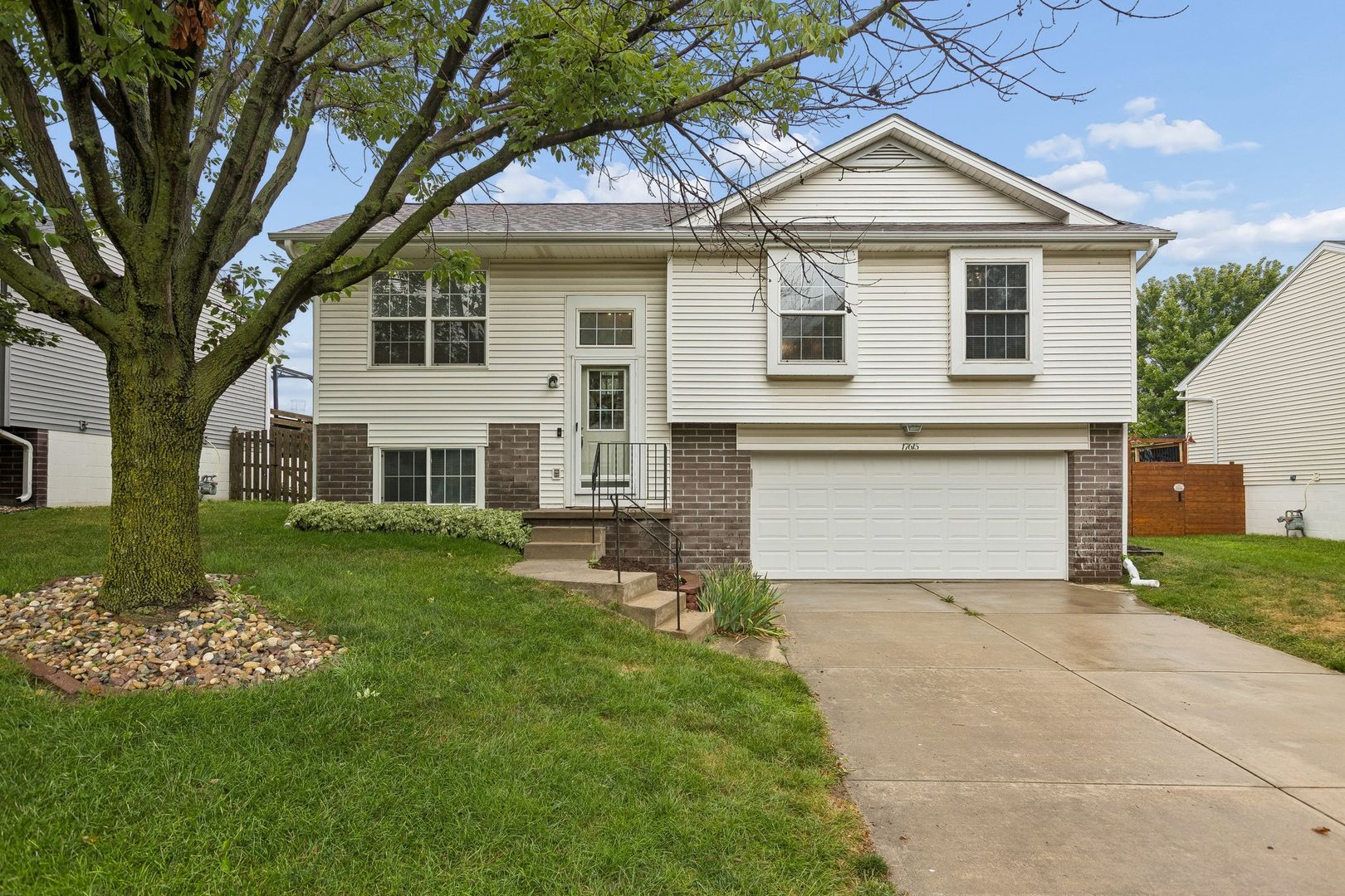 Omaha House: 17615 Olive St