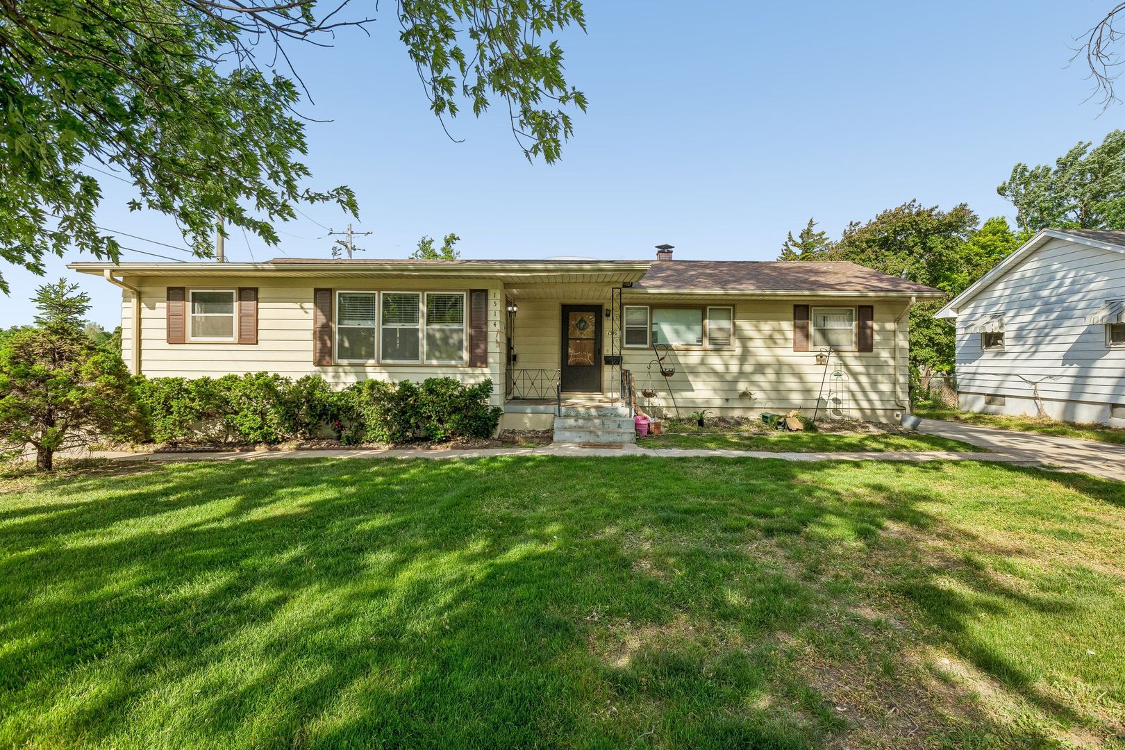 Omaha House: 1514 N 84th St
