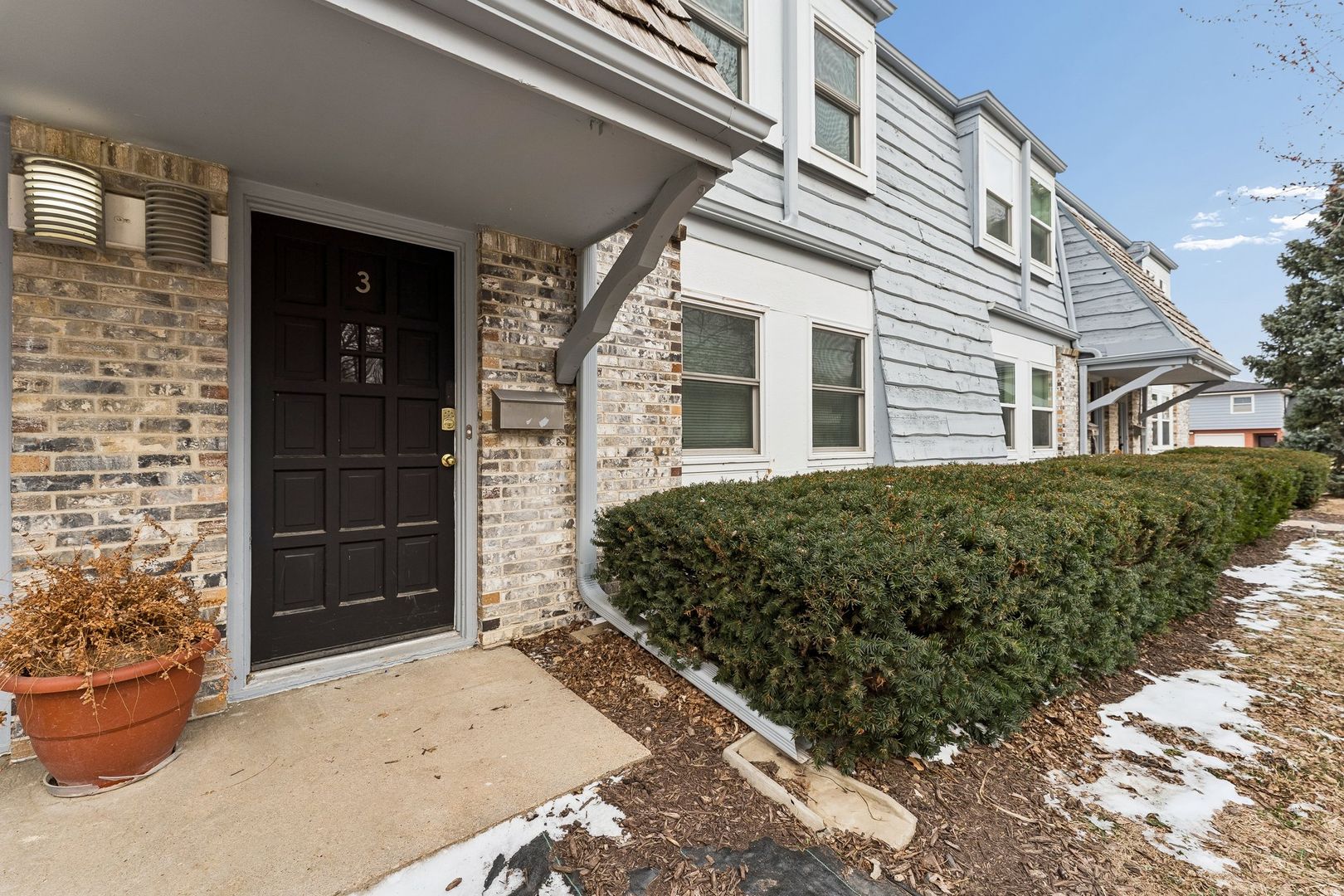 Bellevue Apartment: 1302 Wilroy Road