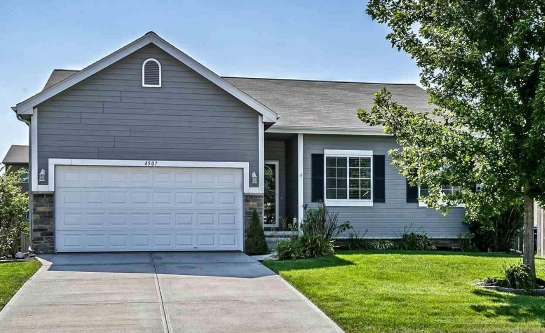 Papillion House: 4507 Clearwater Drive