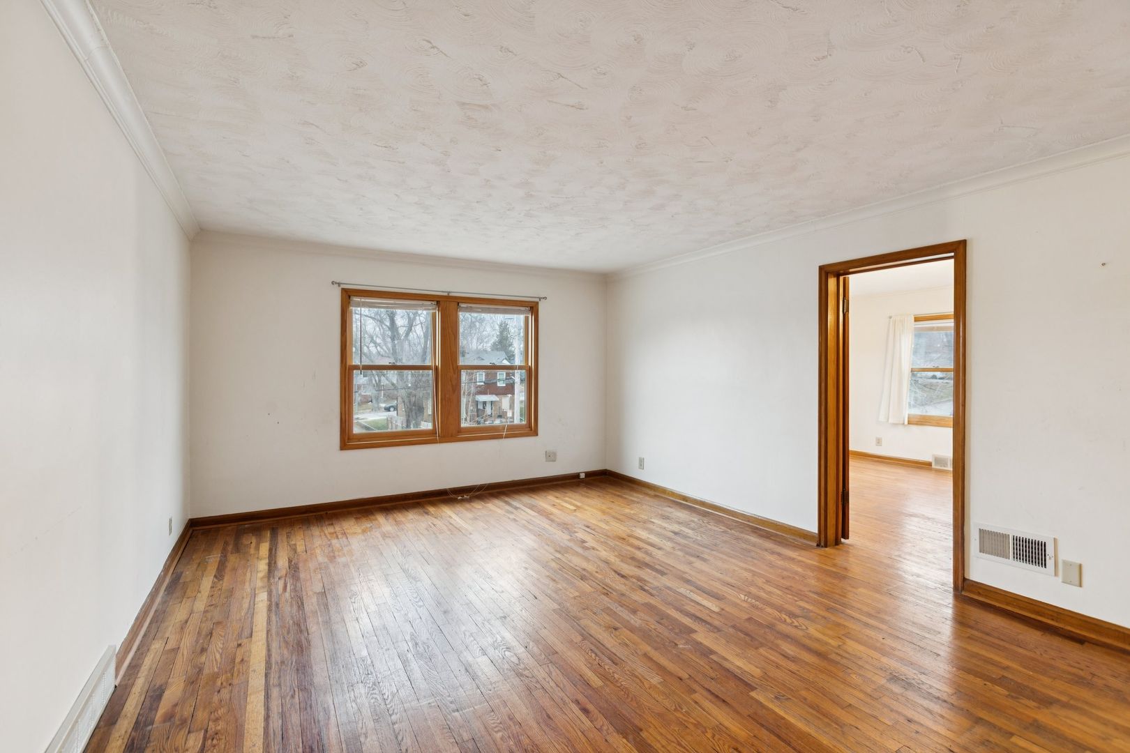 Omaha Apartment: 817 N 48th St