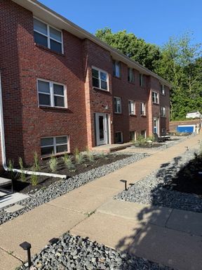 Convenient Living Near Blackstone, Midtown & Old Market!! – photo 1