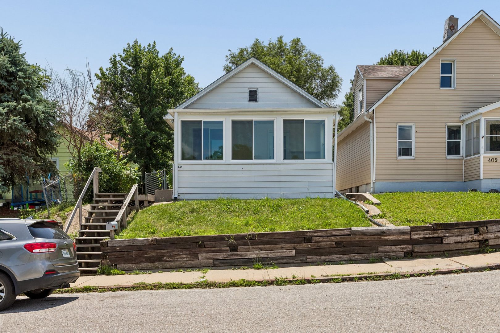 Omaha House: 405 William St