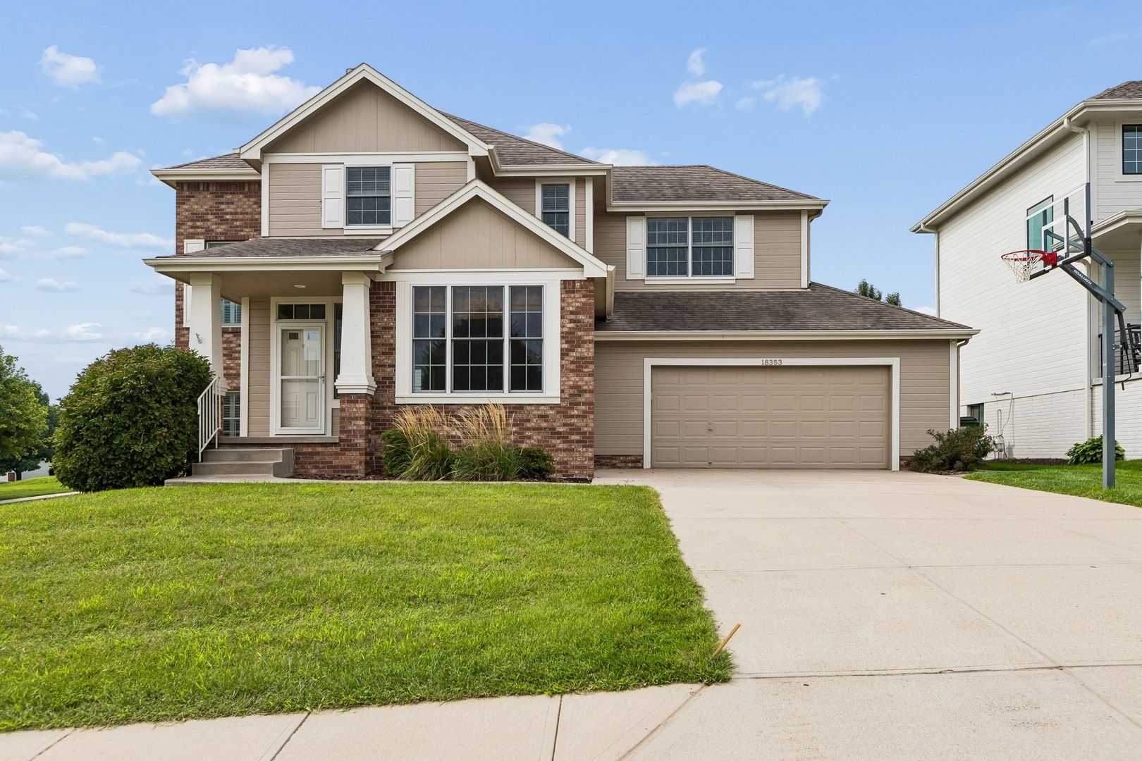 Elkhorn House: 18353 Harney Street