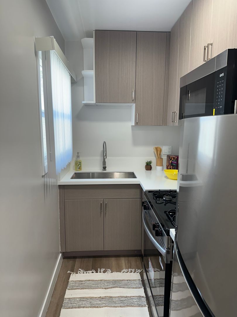 Los Angeles Apartment: 3811 W. 54th Street