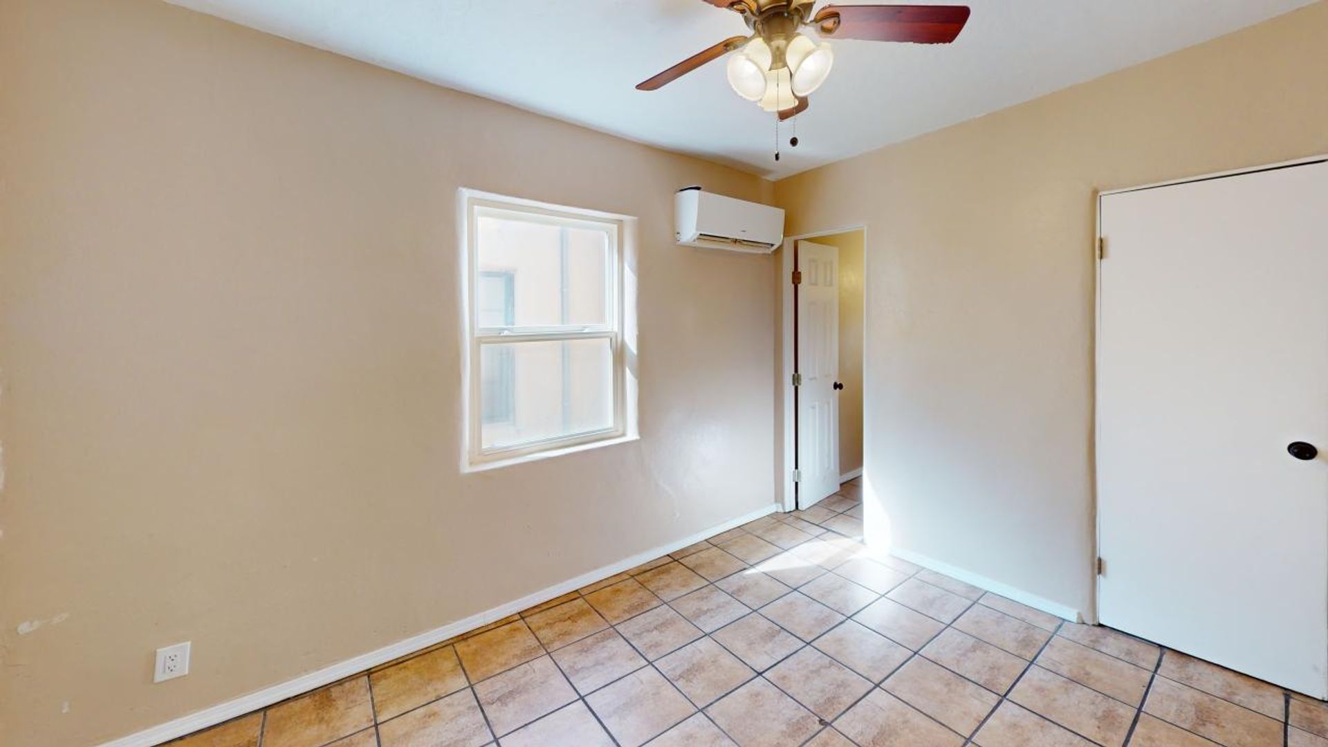 Centrally located 1BR apartment. Utilities included. 10 of 11