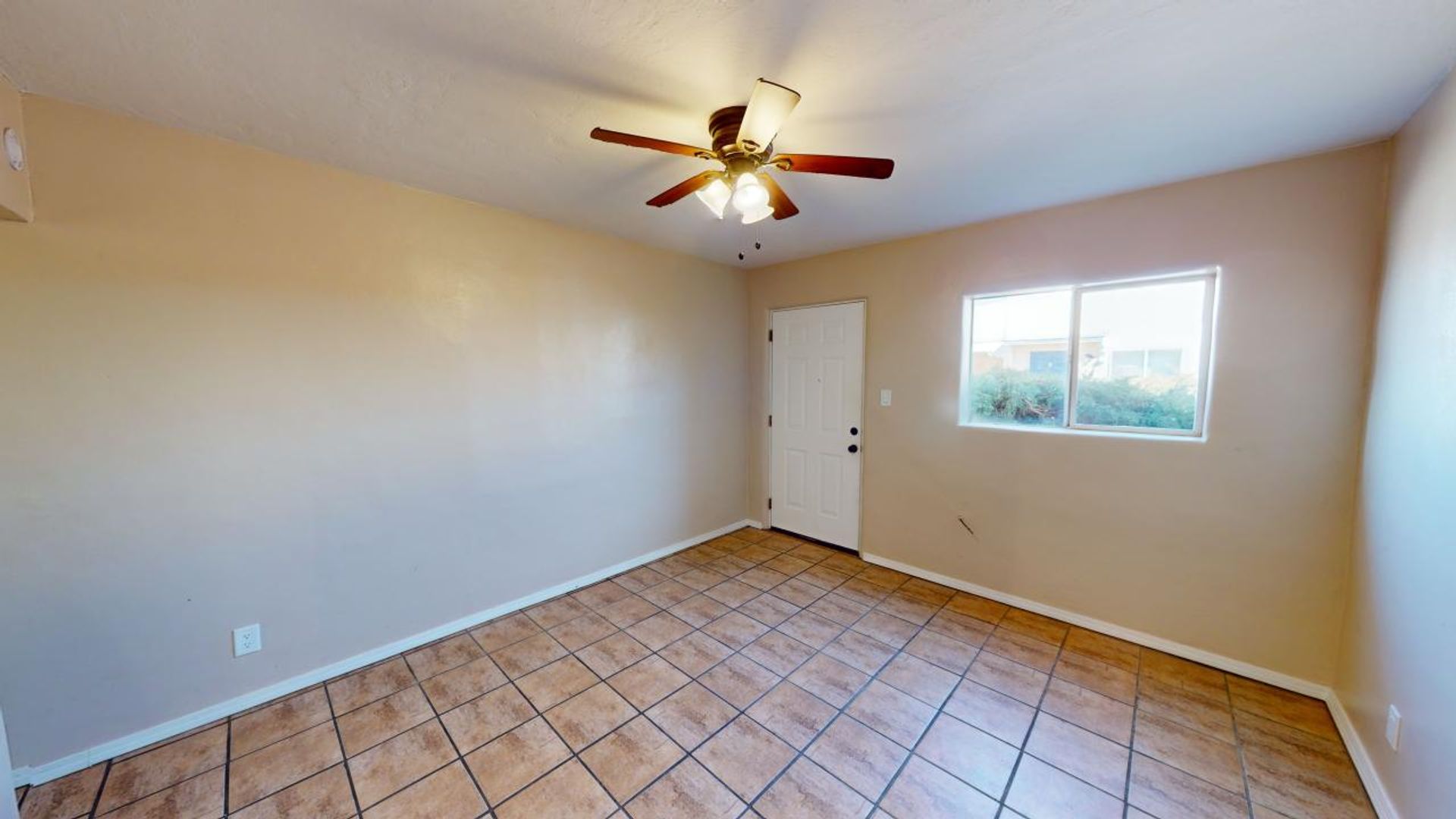 Centrally located 1BR apartment. Utilities included. 3 of 11