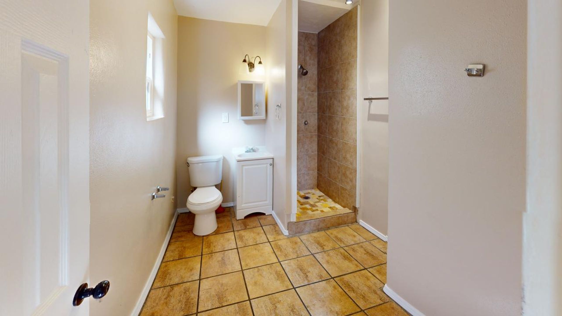 Centrally located 1BR apartment. Utilities included. 9 of 11