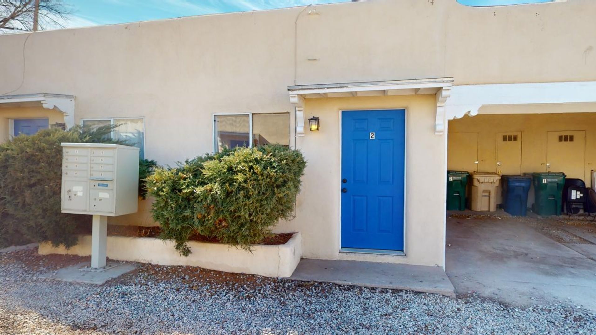 Centrally located 1BR apartment. Utilities included. 2 of 11
