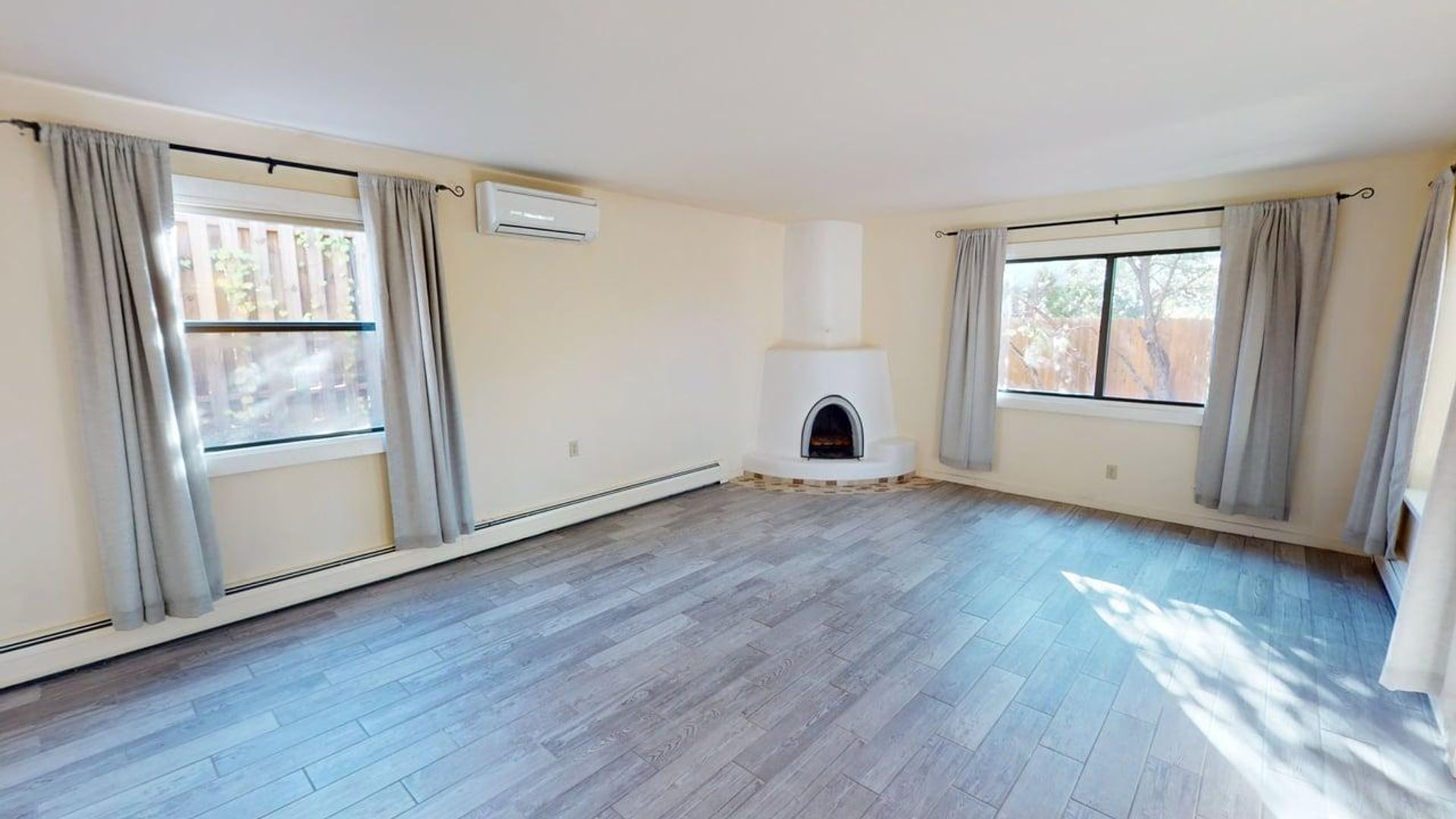 Santa Fe House: 948 Los Lovatos