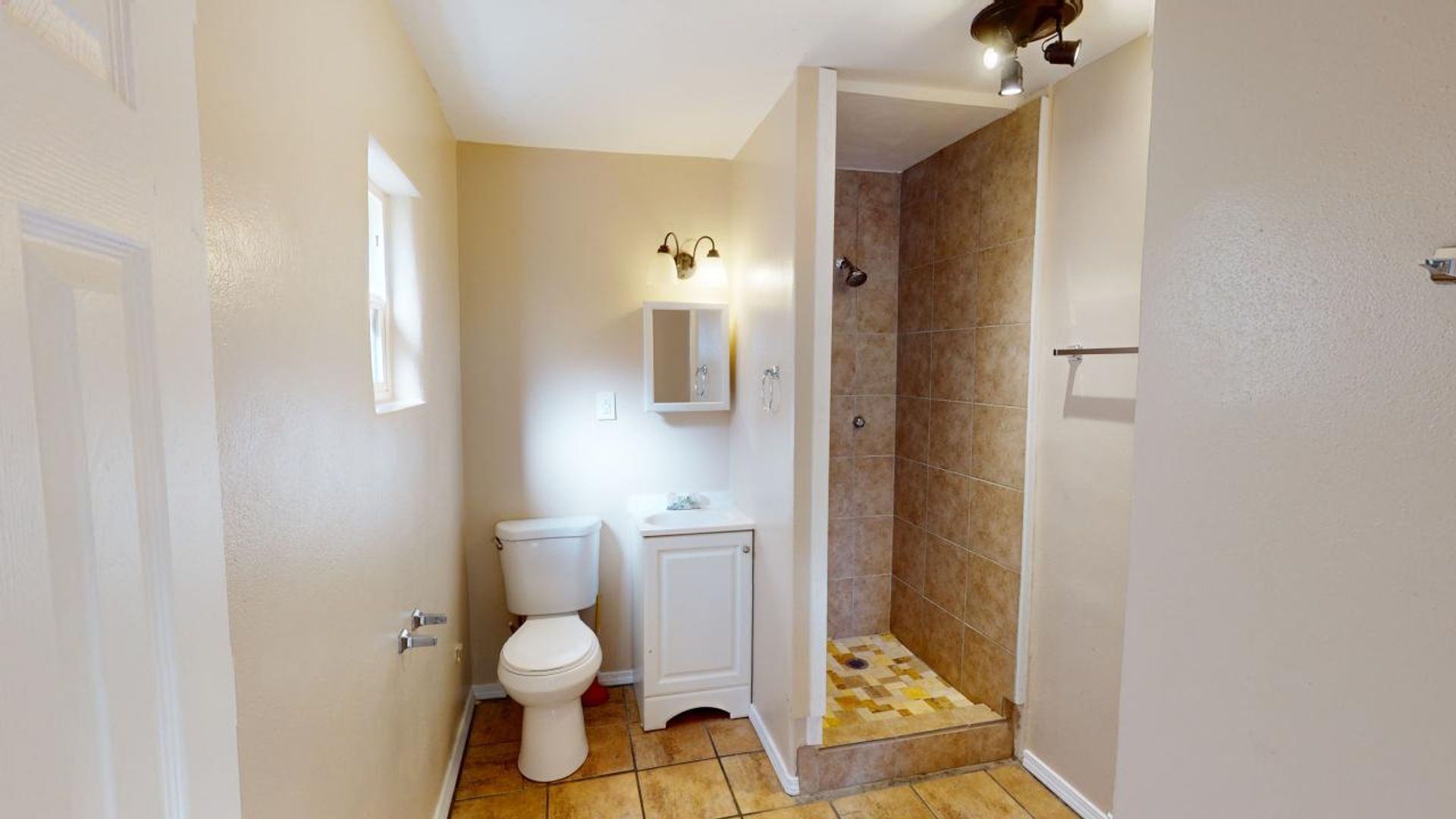 Centrally located 1BR apartment. Utilities included. 7 of 11