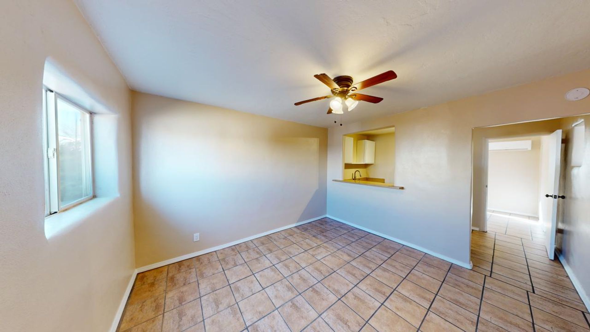 Centrally located 1BR apartment. Utilities included. 4 of 11
