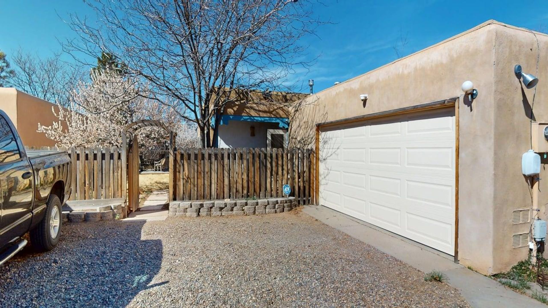 Santa Fe House: 1001 Camino Oraibi