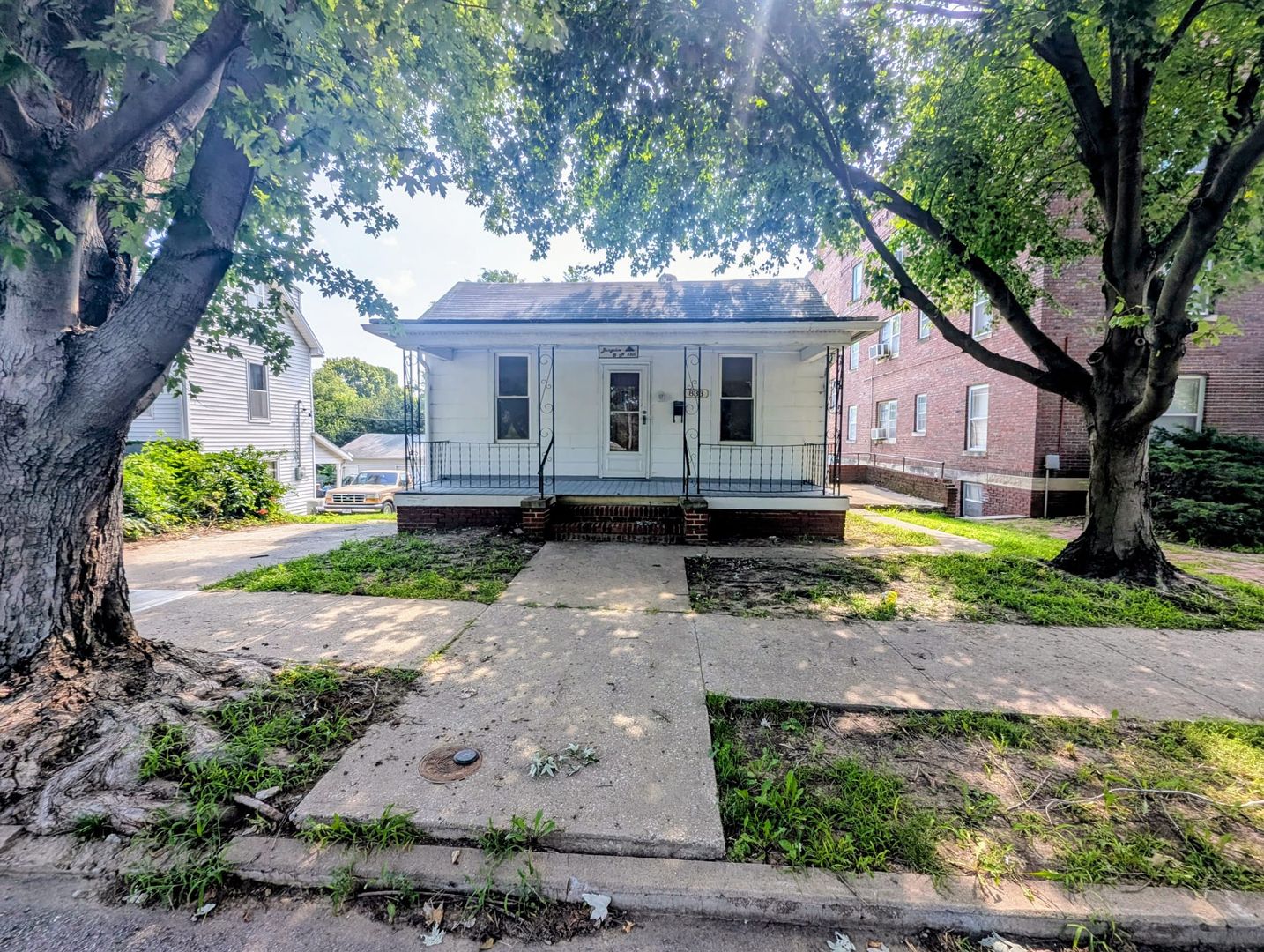 St Joseph House: 833 N 25th