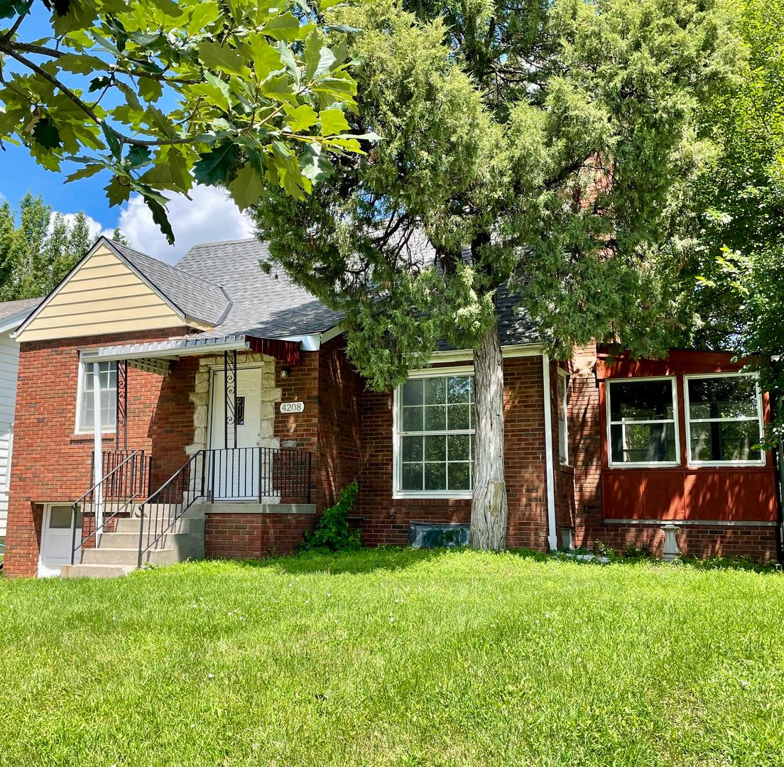 Omaha House: 4208 Poppleton Avenue