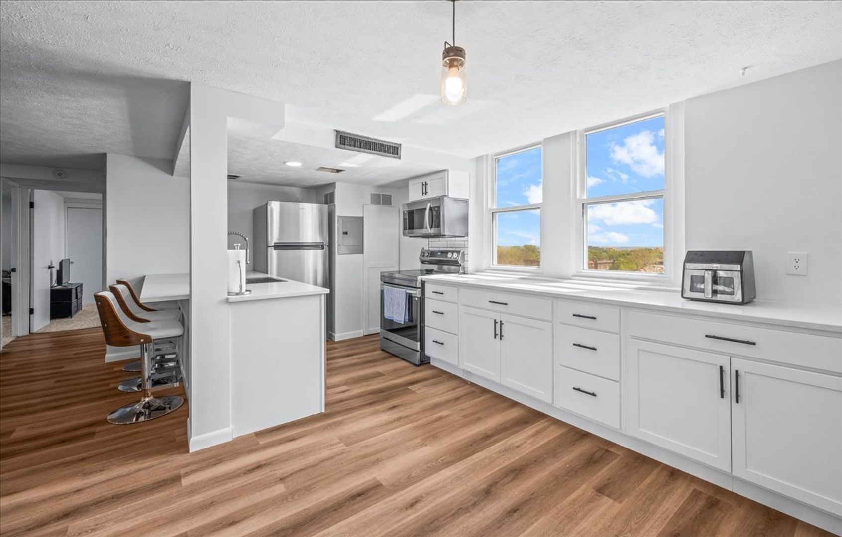 Omaha House: 120 S. 38th Ave