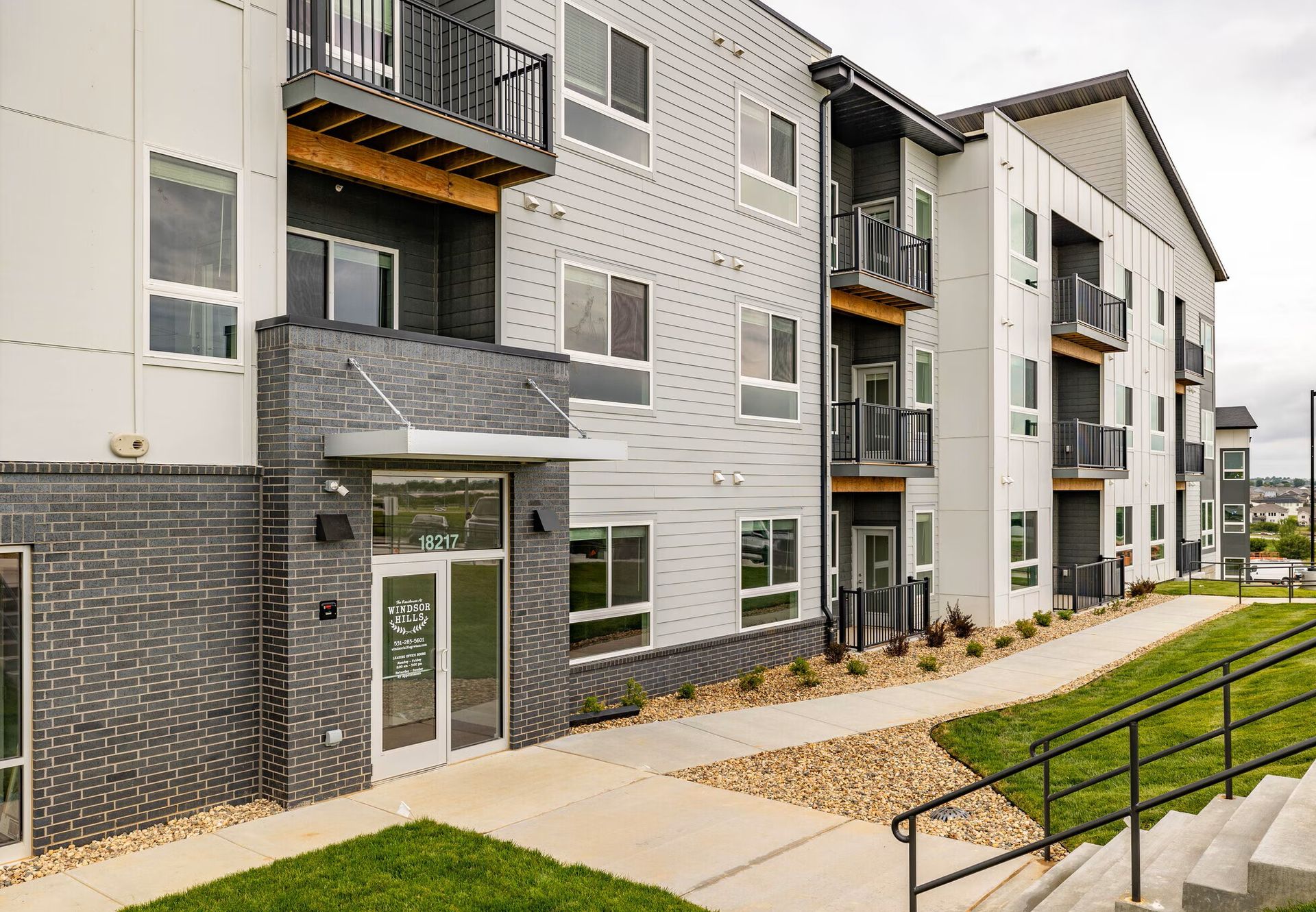 Omaha Apartment: 18217 Cary Street