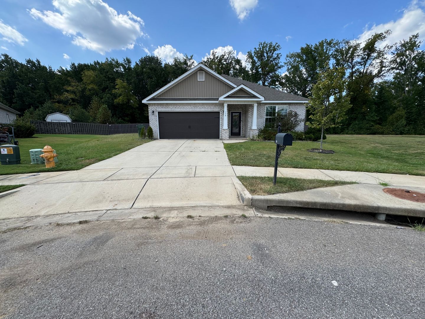 Madison House: 154 Fernhill Drive Northwest