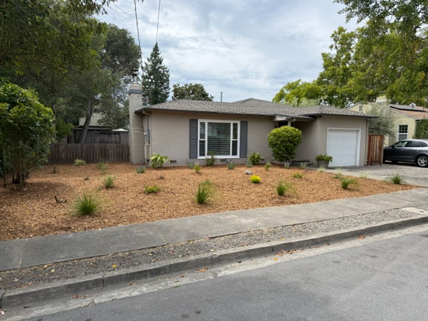 Santa Rosa House: 2009 Orchard St