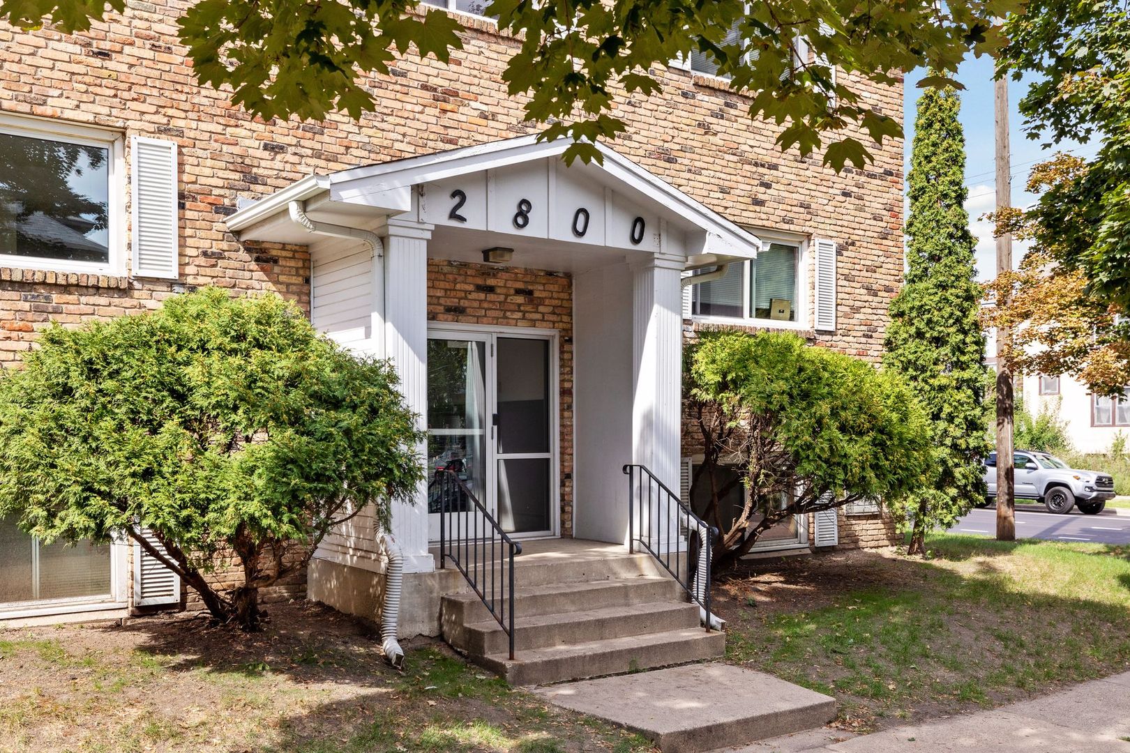 Minneapolis Apartment: 2800 Colfax Avenue South