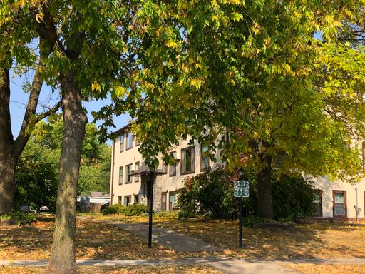 Remodeled 1 Bedroom and 1 Bath in St Louis Park close to the lakes, West End, Miracle Mile, Knollwood and More! – photo 1