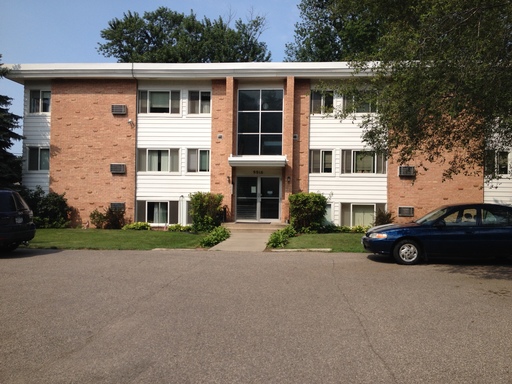 $1,125.00 Large 1 Bedroom in Bloomington - Heat Included! – photo 1