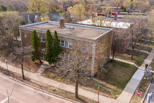 Large 2 Bedroom in the Heart of the Lakes Renovation Underway – photo 1