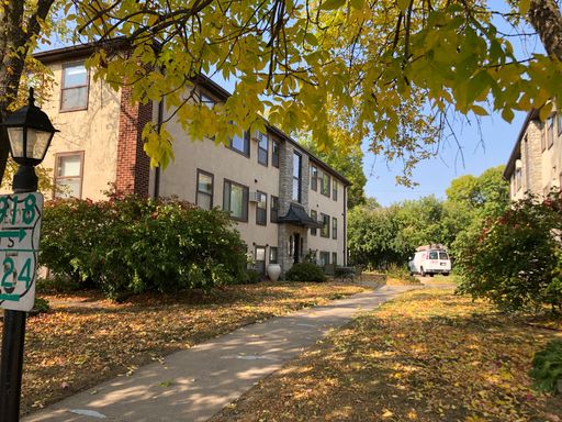 $1125 Fully Renovated & Ready - 1 bedroom/1 bathroom - Close to Uptown without the Hassle – photo 1