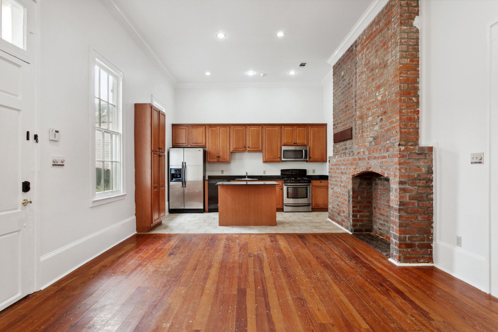 New Orleans Apartment: 1552 Magazine St.