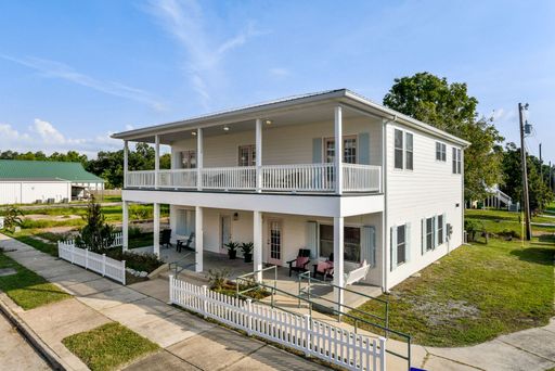 Furnished 3BR/2BA – Steps from the Beach, Near Downtown Bay St. Louis – Water Included!