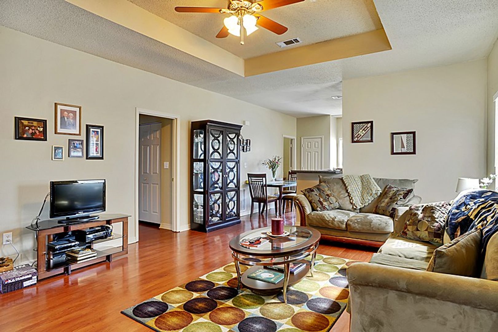 Waveland Apartment: 102 Royal St.