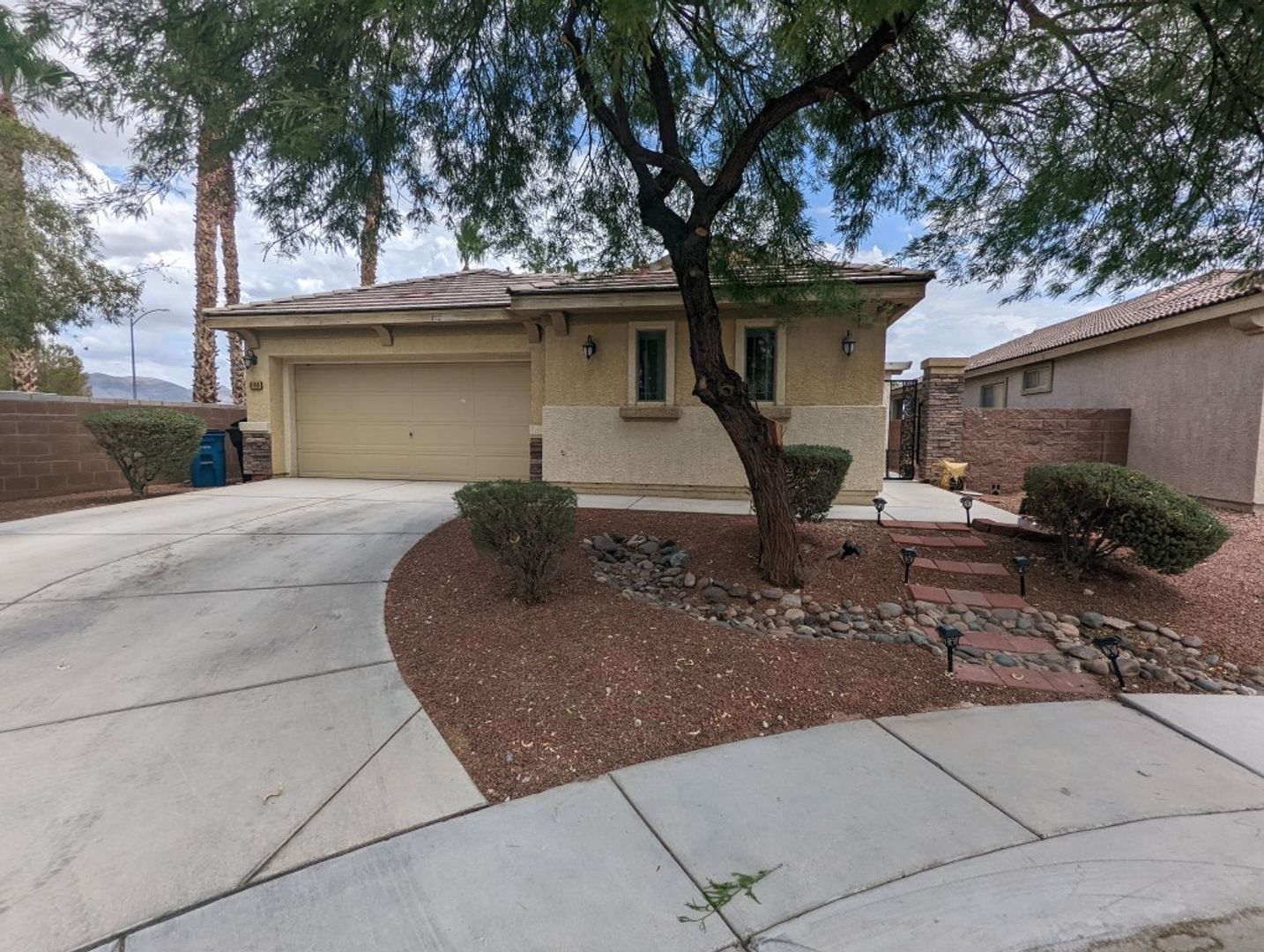 NORTH LAS VEGAS House: 8148 SLATE FALLS ST